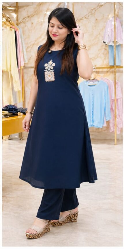 Elegant Embroidered Kurta Set_Navy Blue